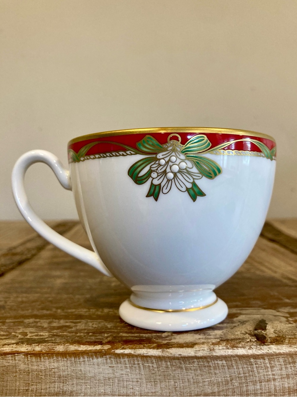 Waterford Holiday Ribbons Teacup Fine China With Red Gold & Green Trim